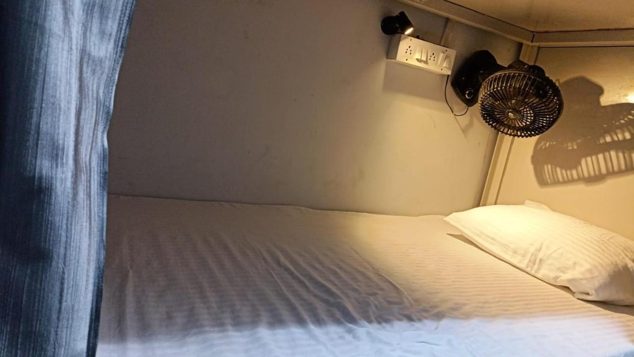 Saffron Dormitory Goregaon East 뭄바이 외부 사진